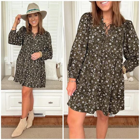 Old Navy Dresses & Skirts - Old Navy Green White Ditzy Floral Long Sleeve Cute Boho Mini Swing Dress Size XS